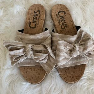✨Adorable Sam Edelman Bow Slides✨